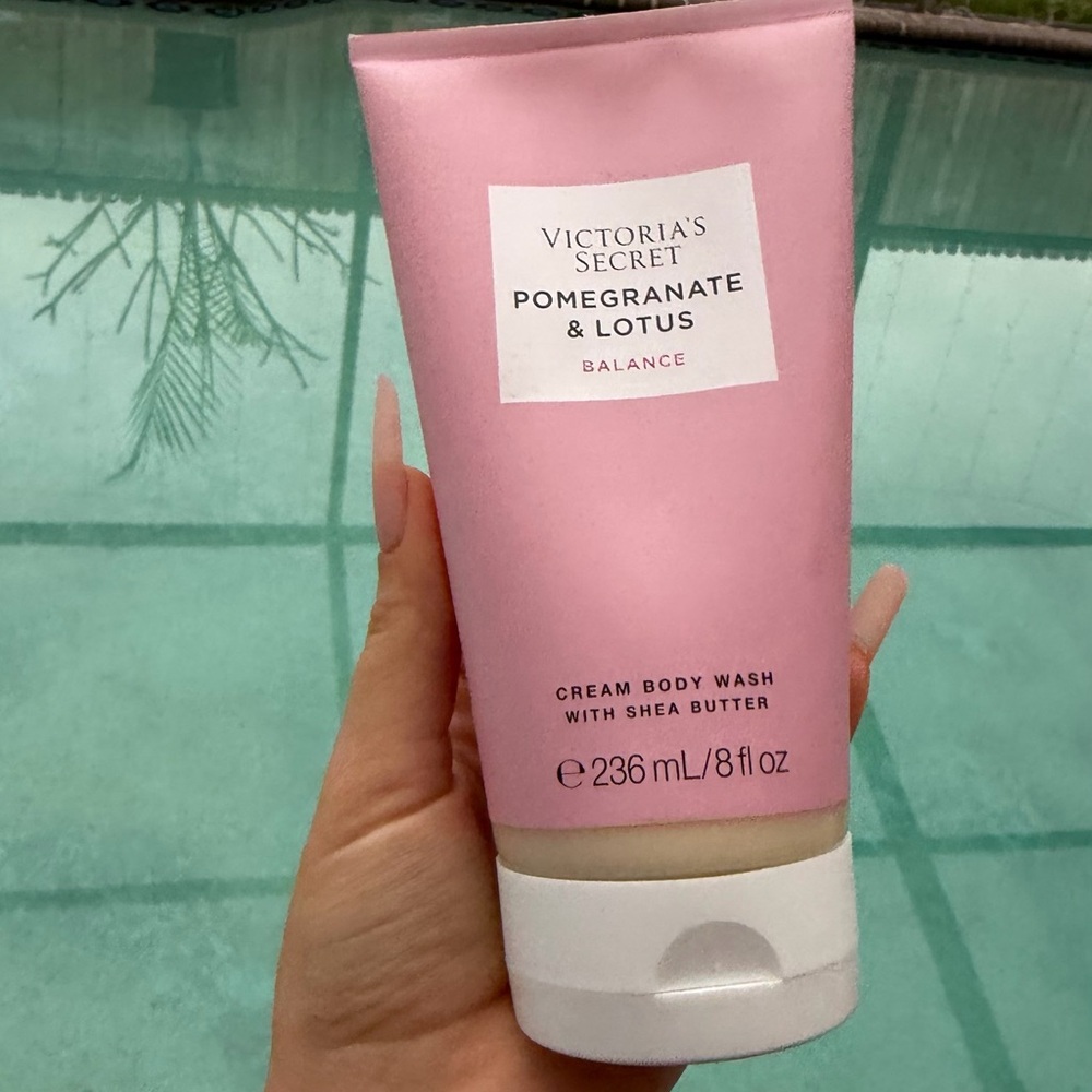 Victoria’s Secret Pomegranate & Lotus Cream Body Wash 236ml New Sealed